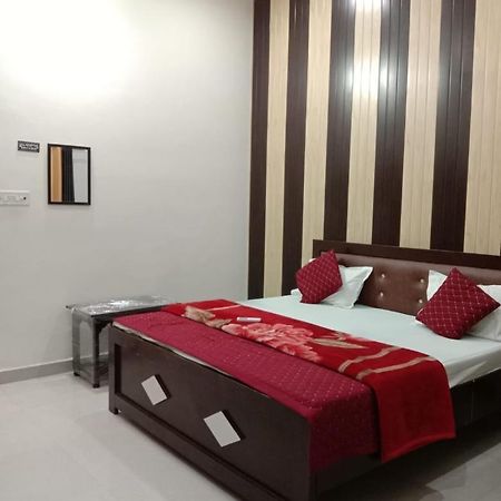 Ramam Hotel By Naavagat 700Mtr From Shri Ram Janambhumi Ayodhya מראה חיצוני תמונה