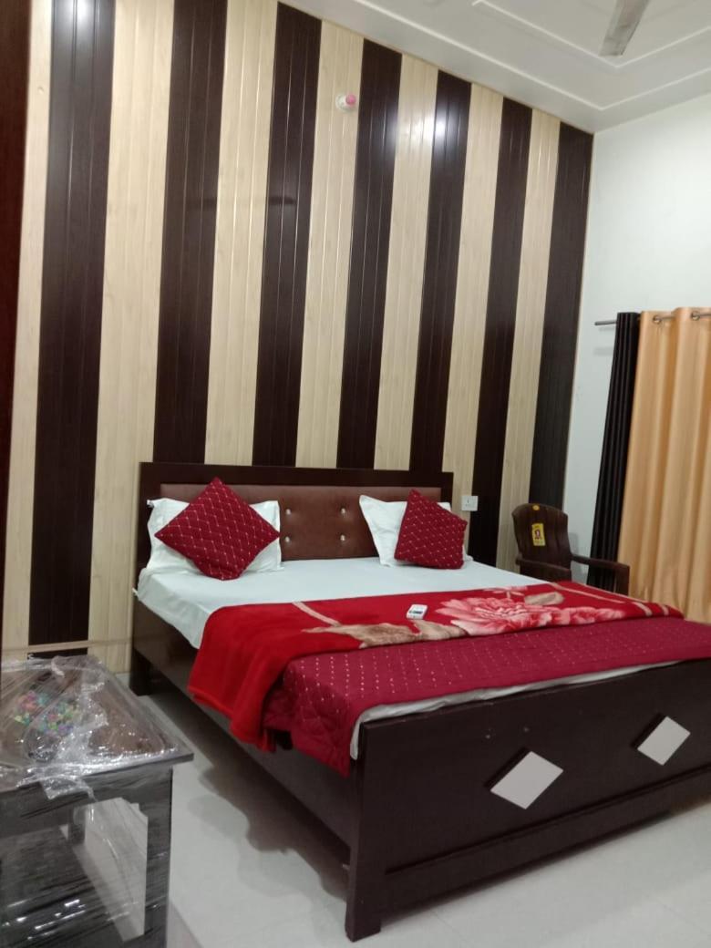 Ramam Hotel By Naavagat 700Mtr From Shri Ram Janambhumi Ayodhya מראה חיצוני תמונה